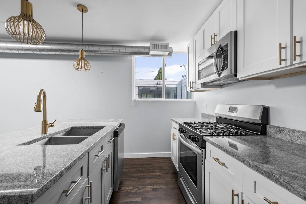 Apartment for rent at 2945 W Peterson Ave #204, Chicago, IL 60659
