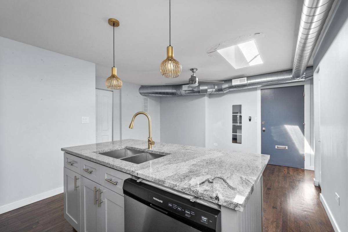 Apartment for rent at 2945 W Peterson Ave #204, Chicago, IL 60659