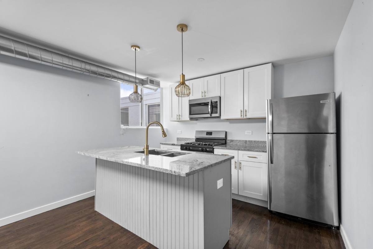 Apartment for rent at 2945 W Peterson Ave #204, Chicago, IL 60659
