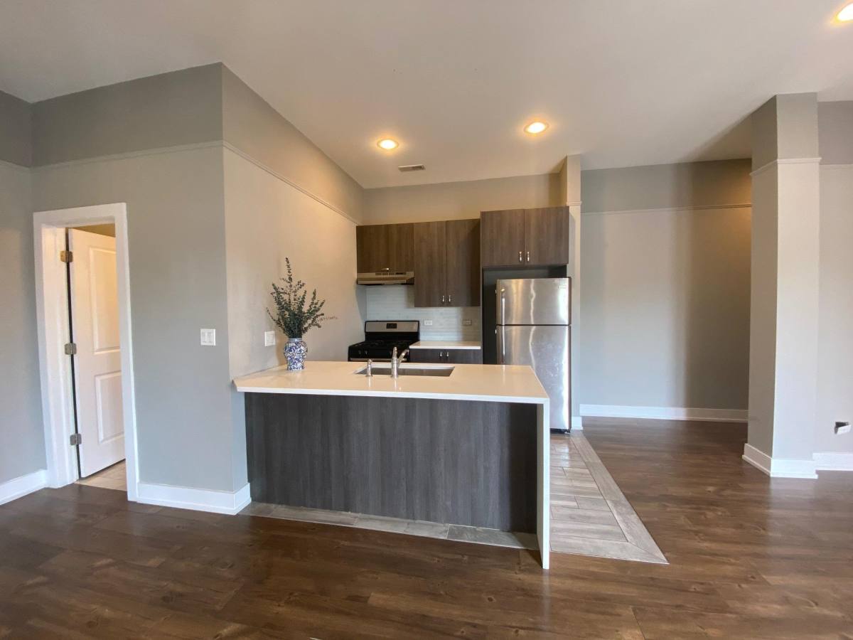 Townhouse for rent at 5911 N NW Hwy- 205 #205, Chicago, IL 60630