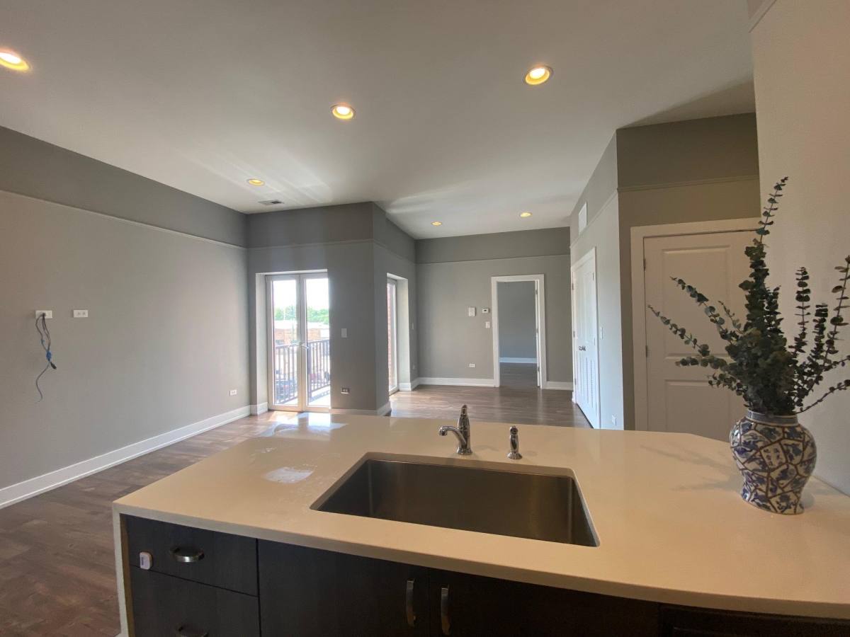 Townhouse for rent at 5911 N NW Hwy- 205 #205, Chicago, IL 60630