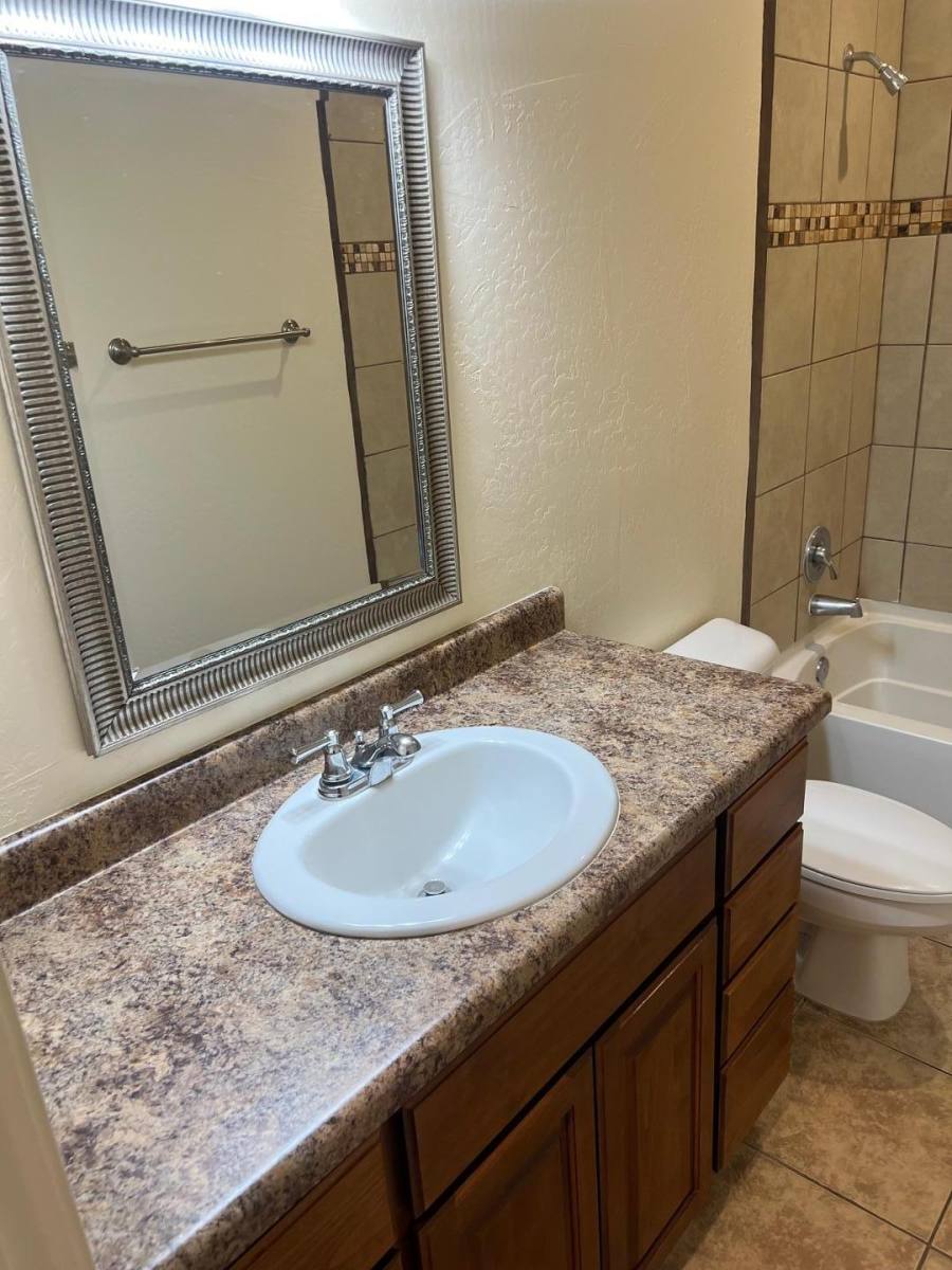 Apartment for rent at 321 Jefferson SE #1-E, Albuquerque, NM 87108