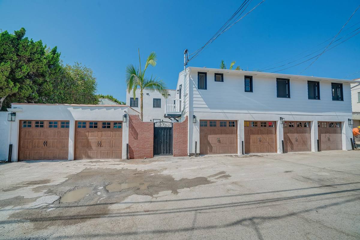 Apartment for rent at 1014 S Hayworth Ave, Los Angeles, CA 90035