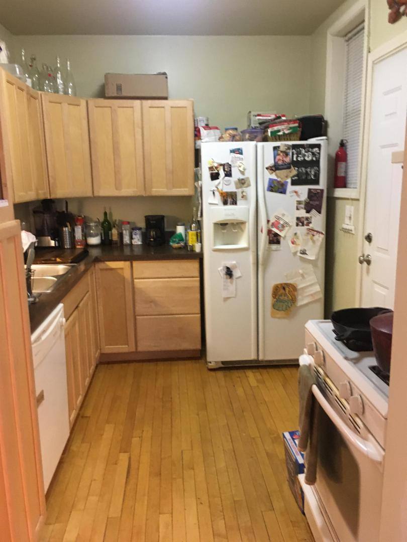 Apartment for rent at 1423 W Farwell Ave, Chicago, IL 60626