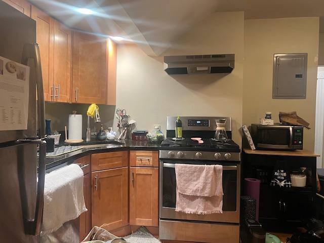 Apartment for rent at 35 Clinton St, Framingham, MA 01702
