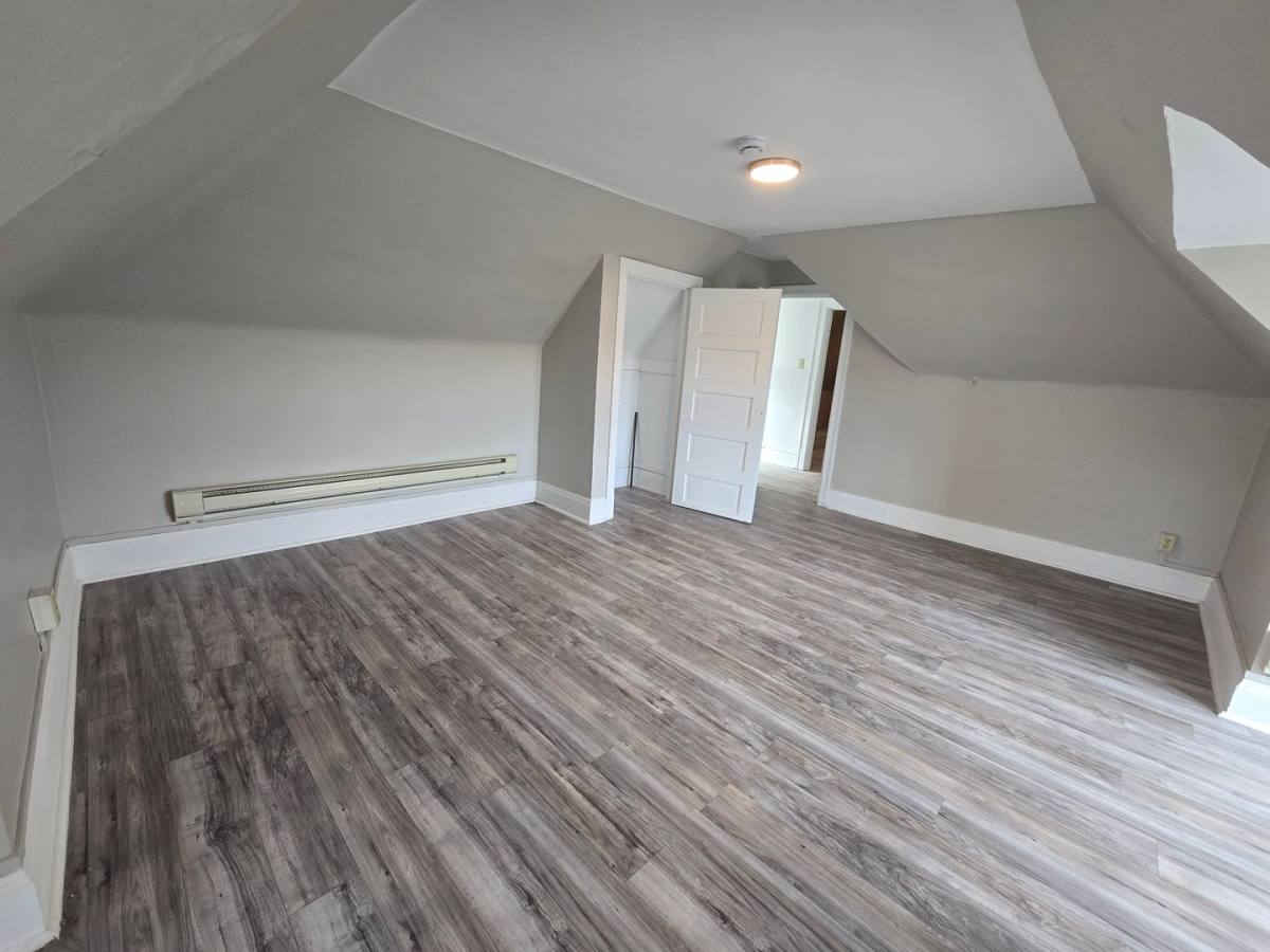 Apartment for rent at 36 E Gaskill Ave, Jeannette, PA 15644