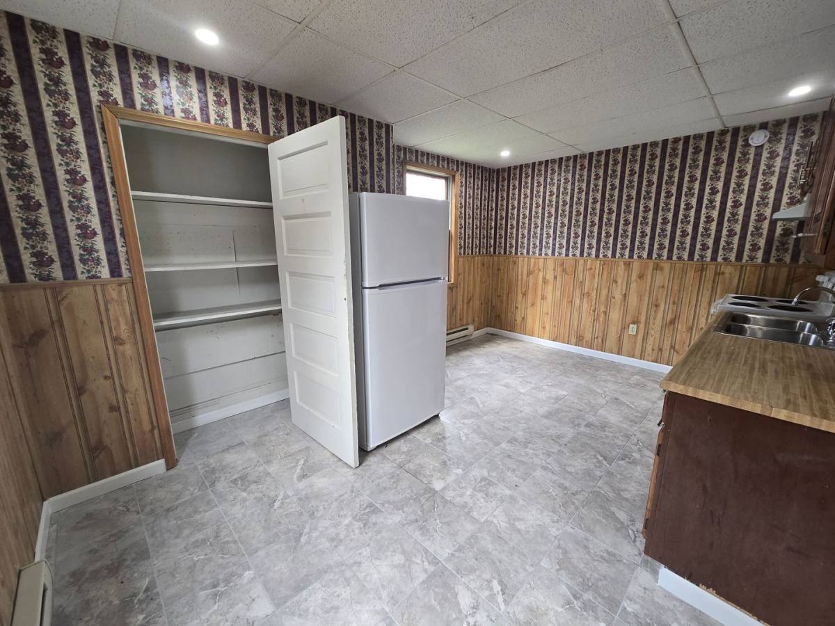 Apartment for rent at 36 E Gaskill Ave, Jeannette, PA 15644