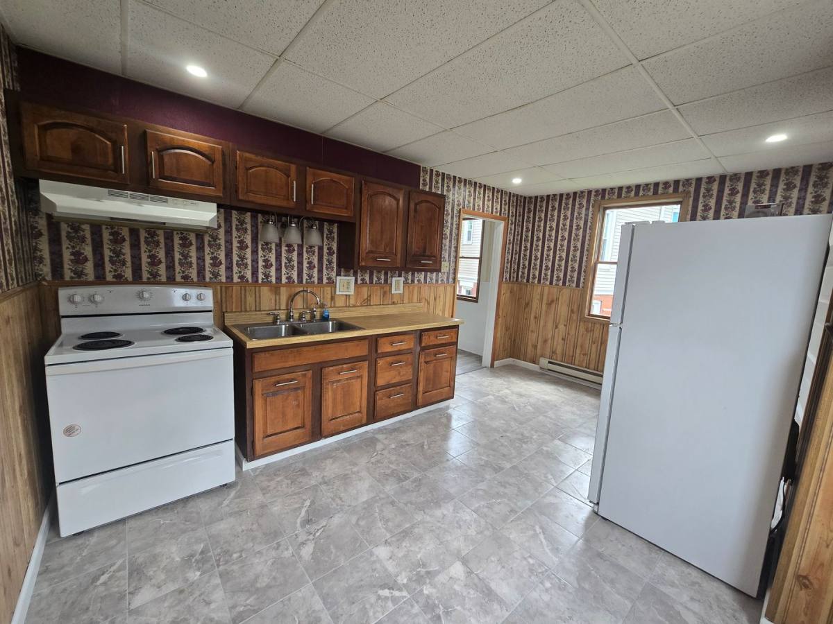 Apartment for rent at 36 E Gaskill Ave, Jeannette, PA 15644