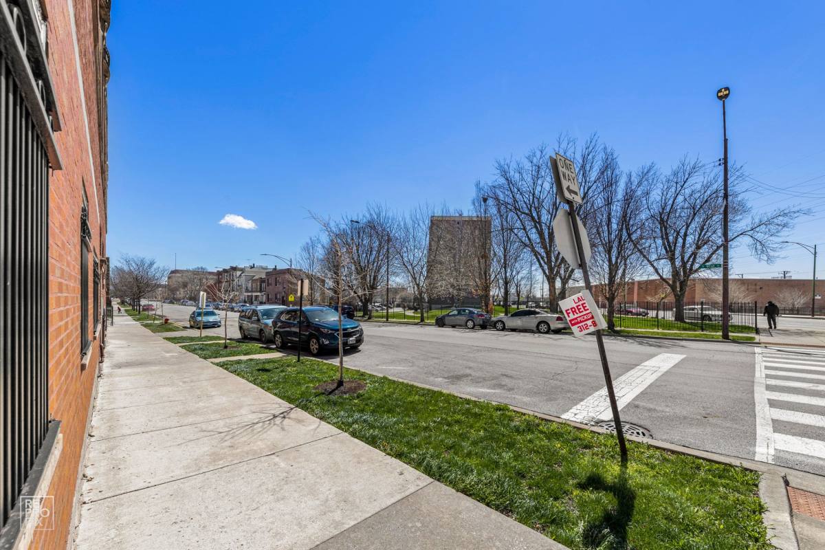 Apartment for rent at 2838 E 91st St, Chicago, IL 60617