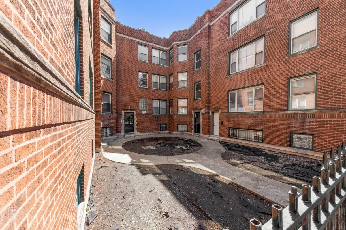 Apartment for rent at 2838 E 91st St, Chicago, IL 60617