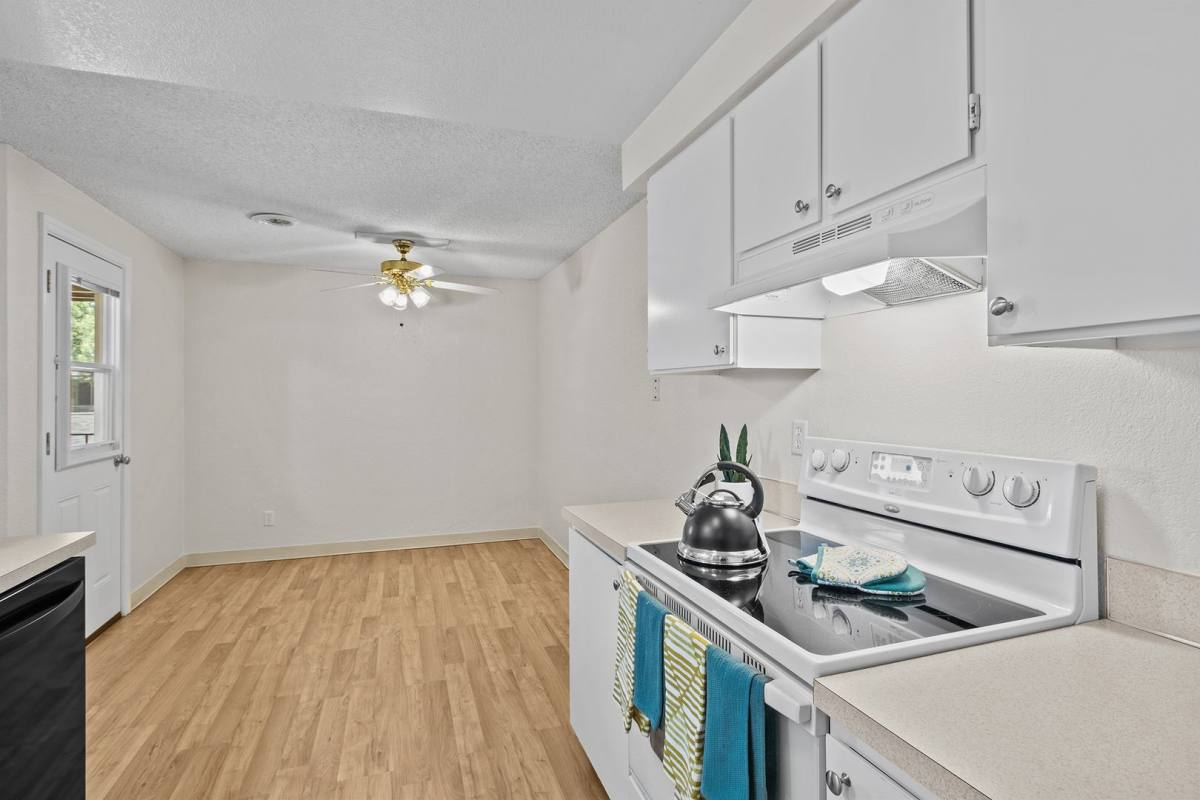 Apartment for rent at 850 Aaron Dr, Richland, WA 99352