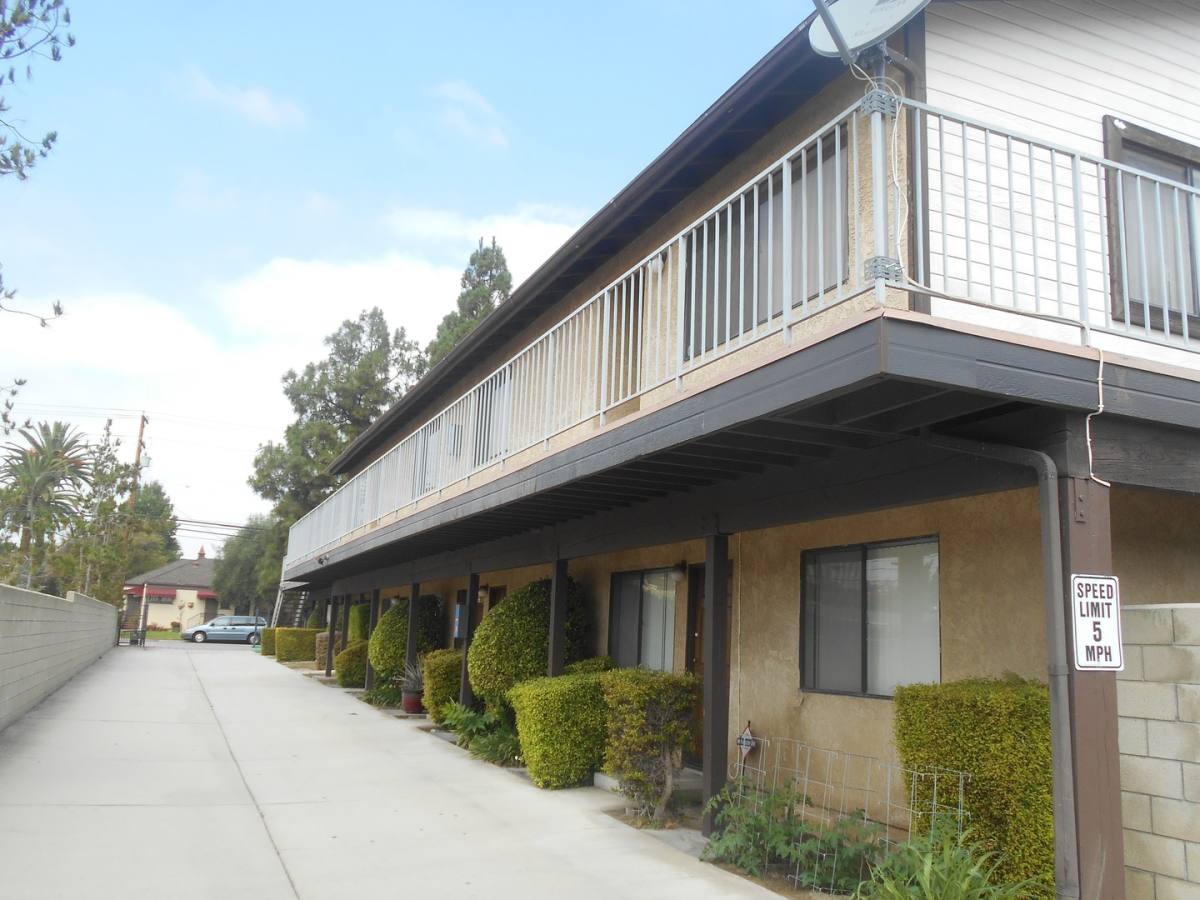 Apartment for rent at 300 Fifth Ave, Monrovia, CA 91016