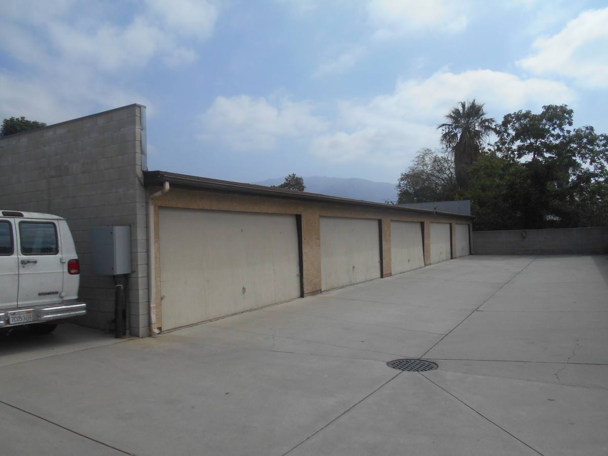 Apartment for rent at 300 Fifth Ave, Monrovia, CA 91016