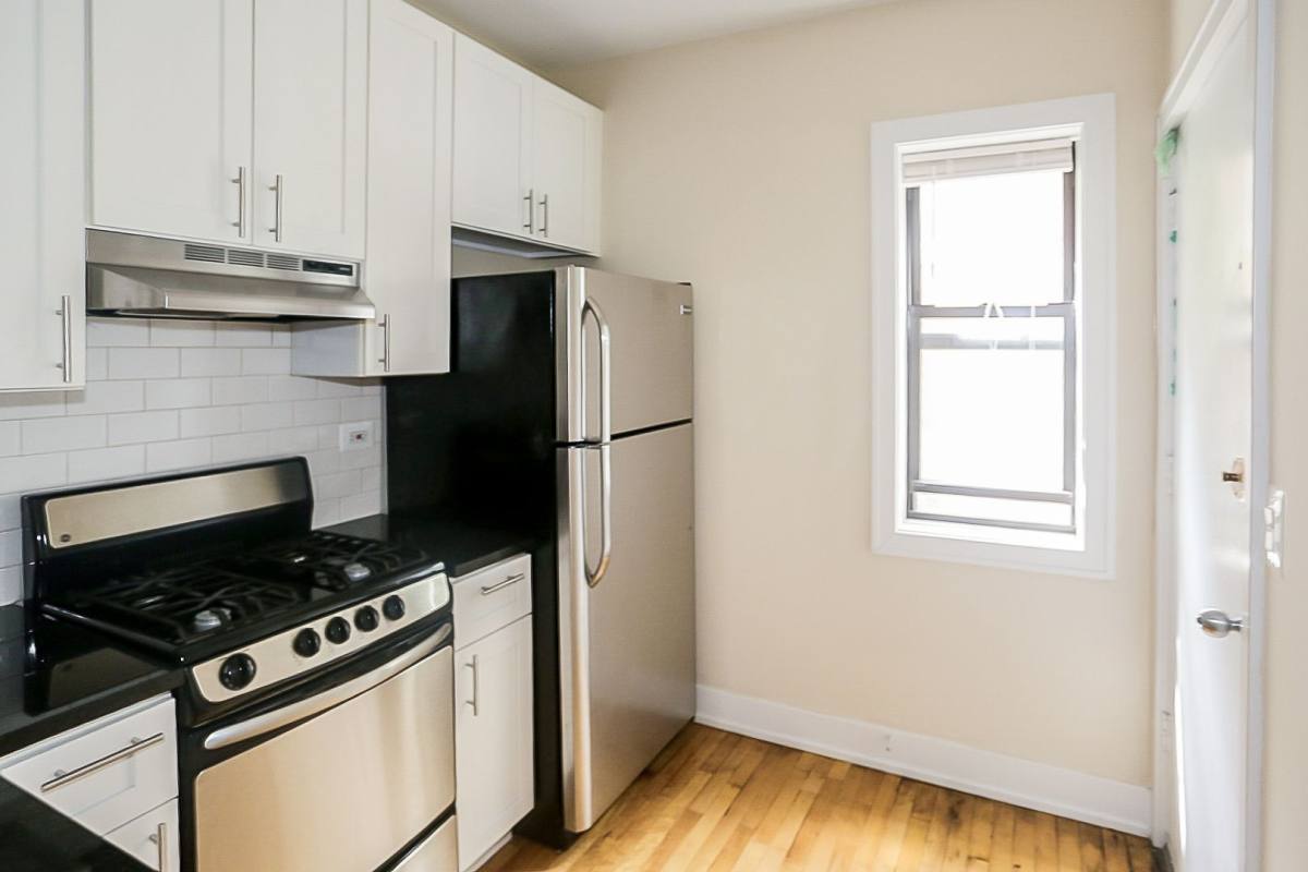Apartment for rent at 617 Melrose St, Chicago, IL 60657