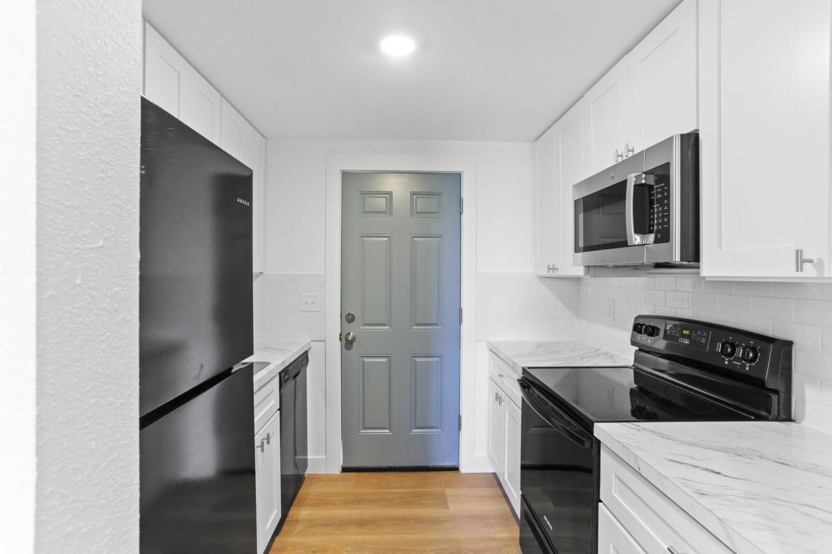 Apartment for rent at 1407 W Marina Dr, Moses Lake, WA 98837