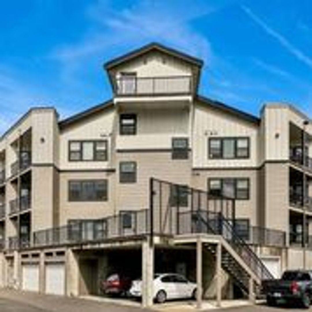 Apartment for rent at 245 32nd St, Bellingham, WA 98225