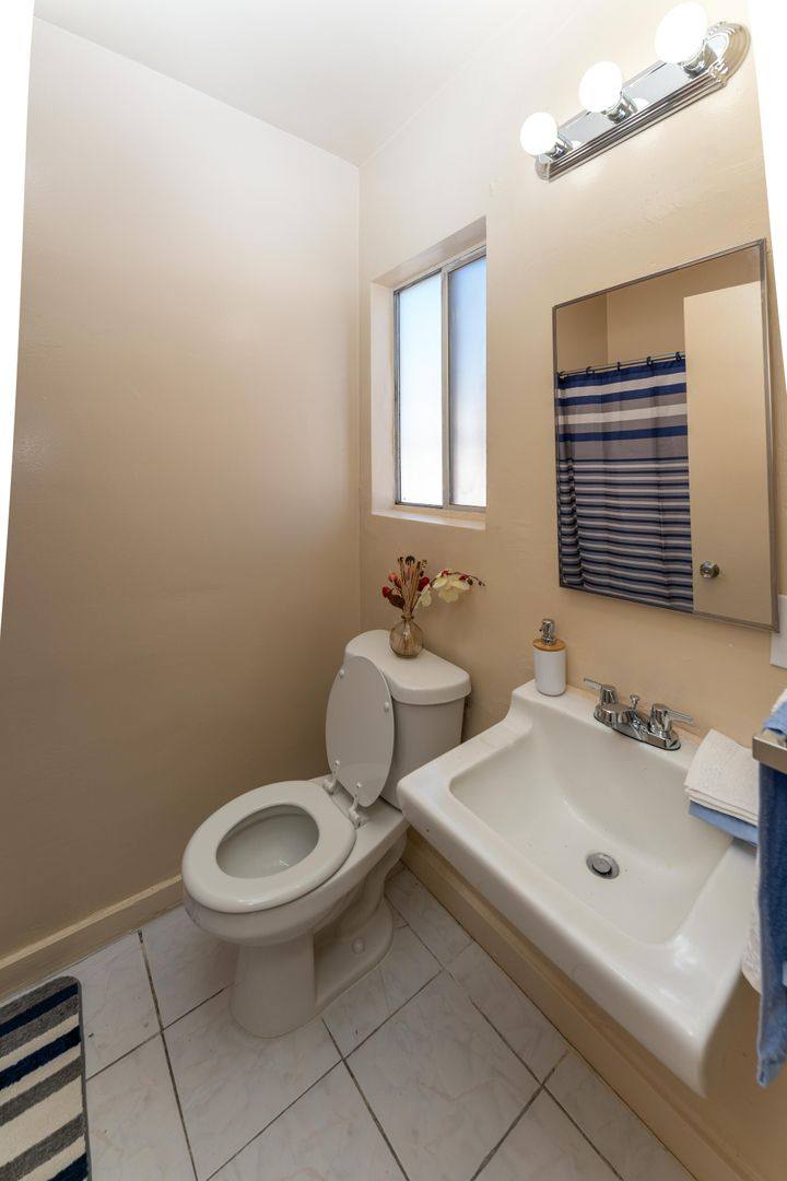 Apartment for rent at 7425 Vineland Ave, Sun Valley, CA 91352
