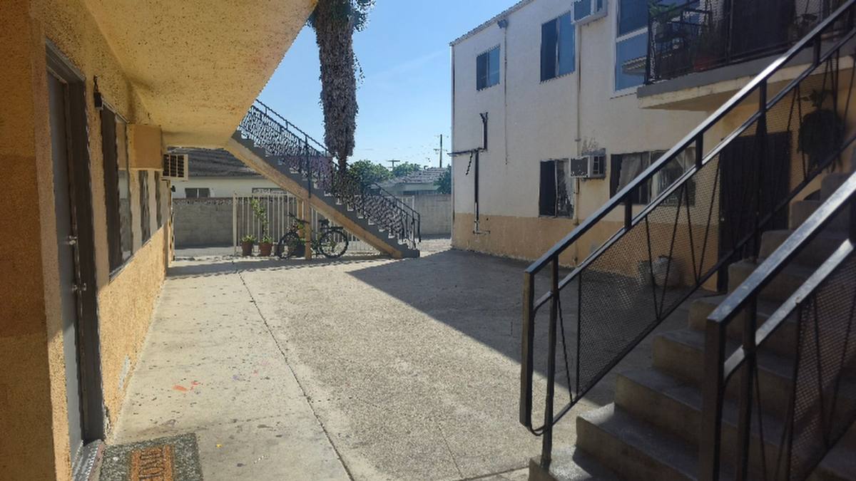 Apartment for rent at 7425 Vineland Ave, Sun Valley, CA 91352