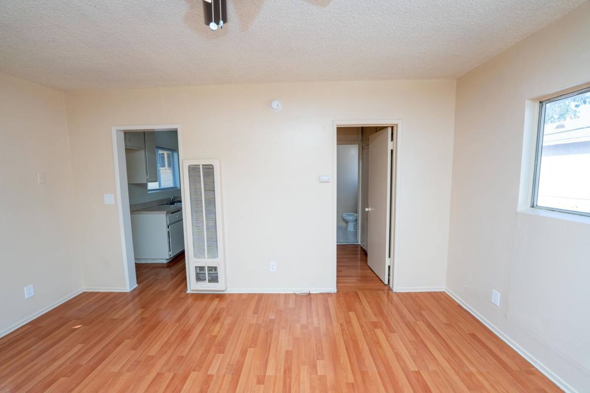 Apartment for rent at 7425 Vineland Ave, Sun Valley, CA 91352