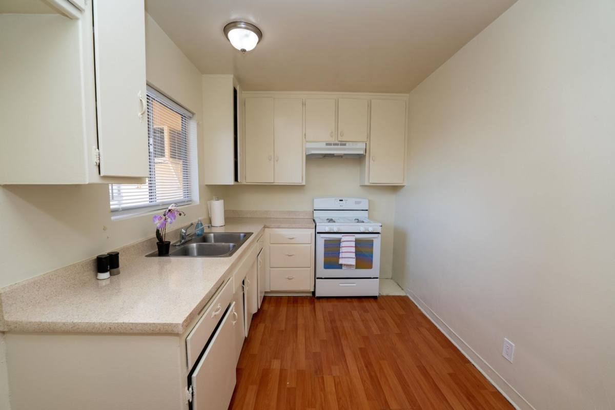 Apartment for rent at 7425 Vineland Ave, Sun Valley, CA 91352