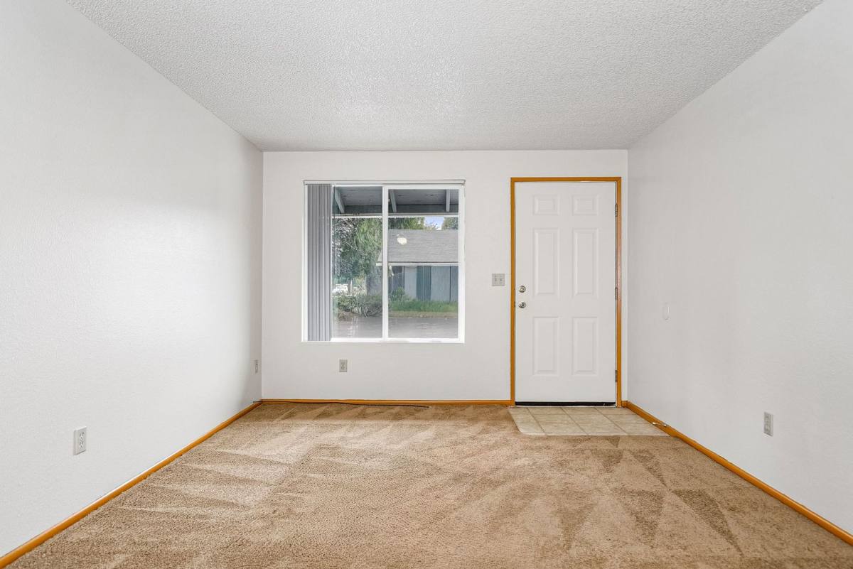 Apartment for rent at 635 S 5th St, Lebanon, OR 97355