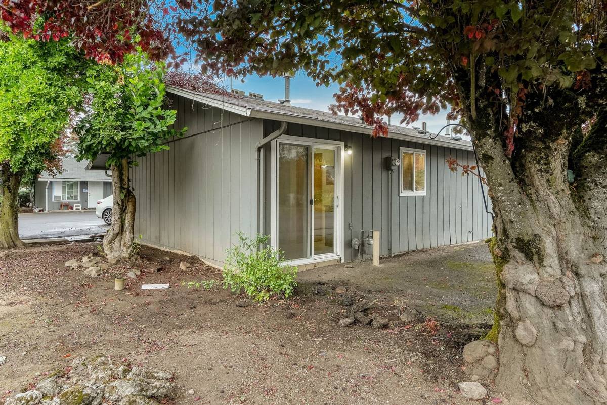 Apartment for rent at 635 S 5th St, Lebanon, OR 97355