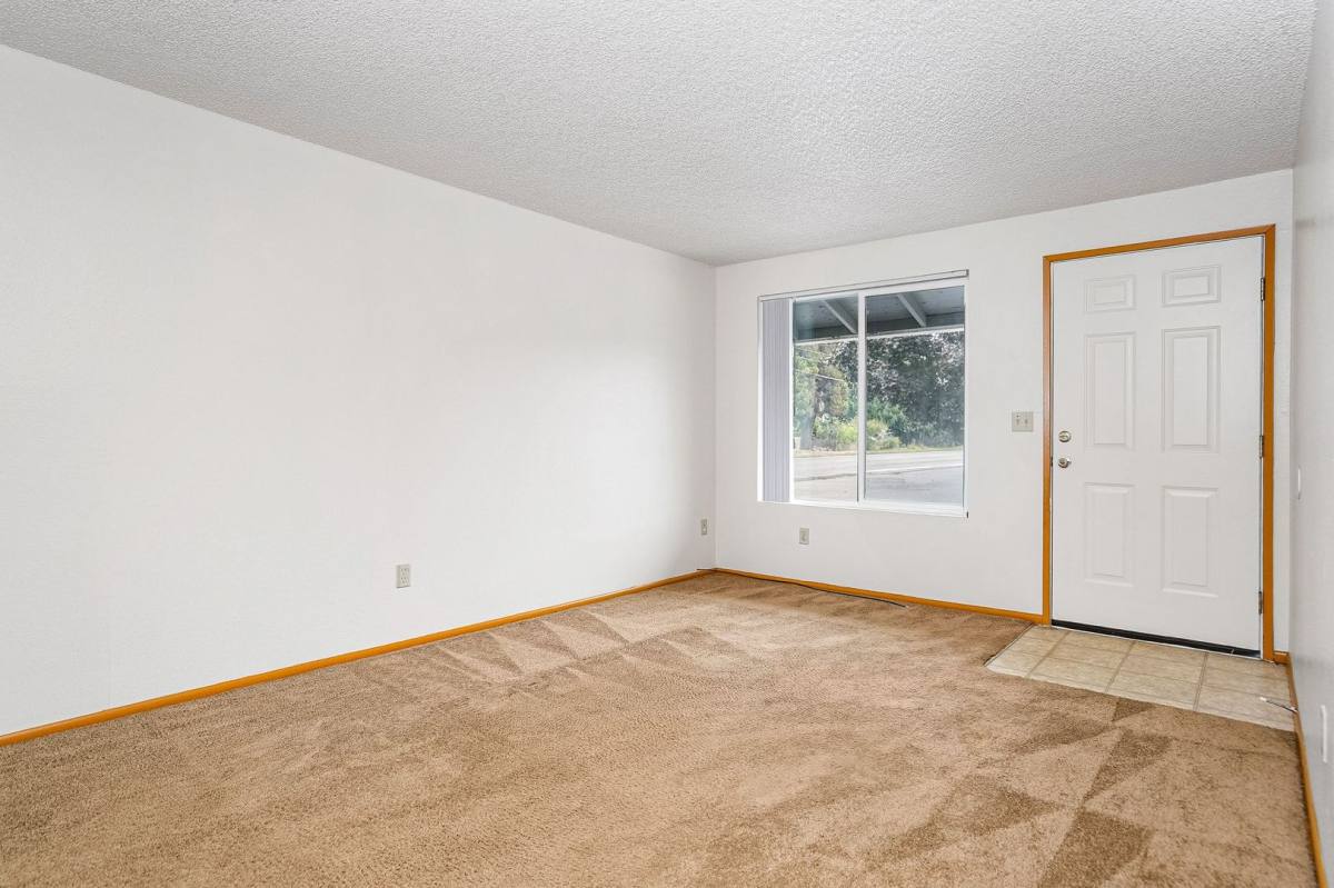 Apartment for rent at 635 S 5th St, Lebanon, OR 97355