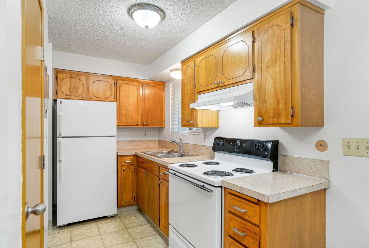 Apartment for rent at 635 S 5th St, Lebanon, OR 97355