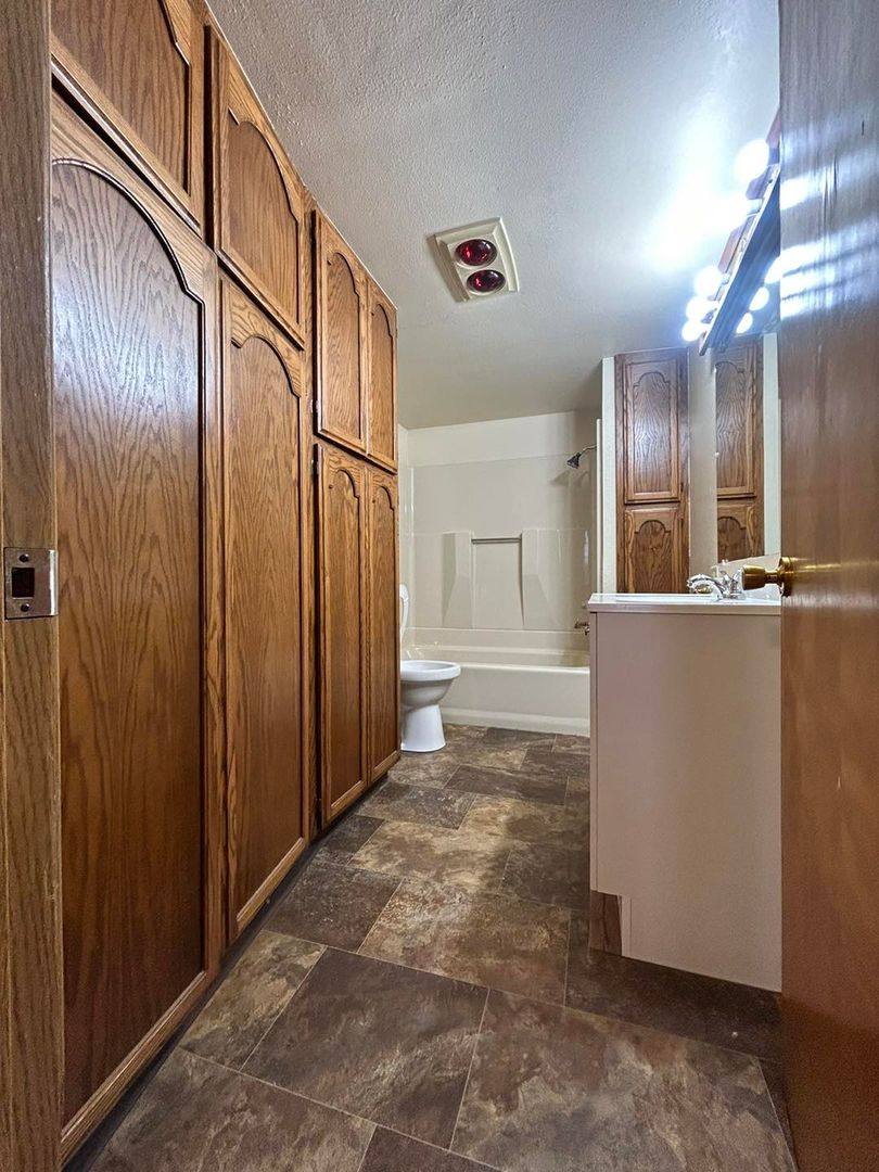 Apartment for rent at 391 2nd Ave SW, Dickinson, ND 58601
