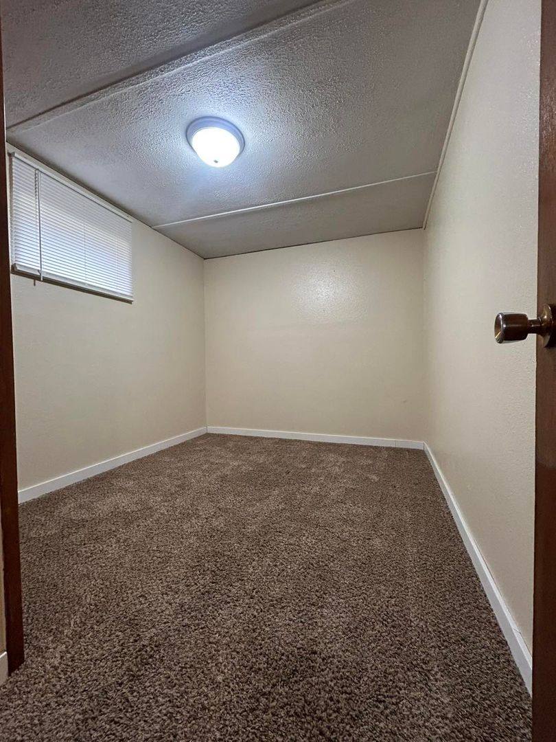 Apartment for rent at 391 2nd Ave SW, Dickinson, ND 58601