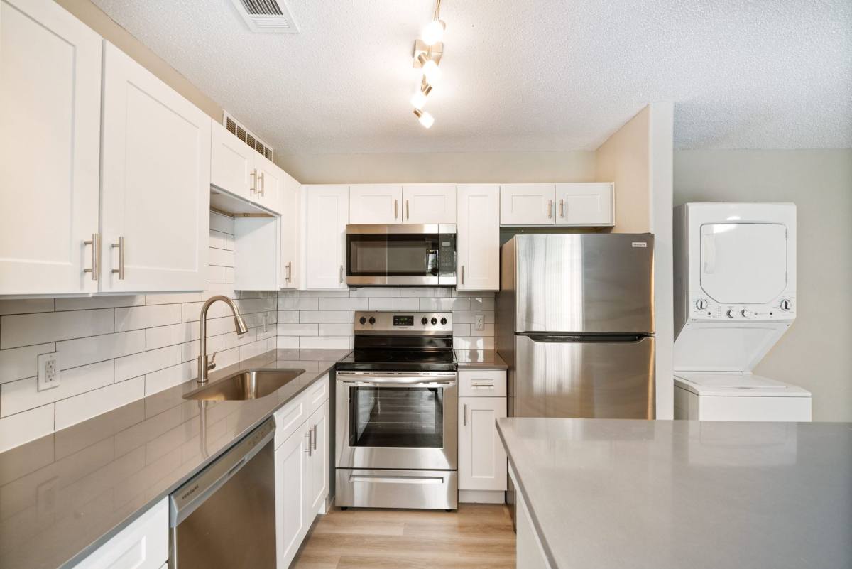 Apartment for rent at 6011 Oakland Hills Dr, Fort Worth, TX 76112
