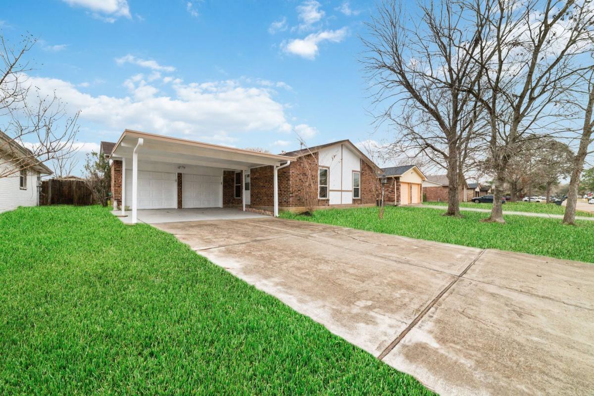 House for rent at 11610 Grapewood Dr, Houston, TX 77089