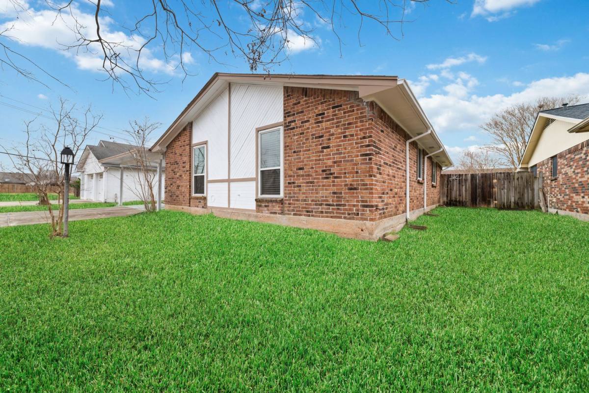 House for rent at 11610 Grapewood Dr, Houston, TX 77089