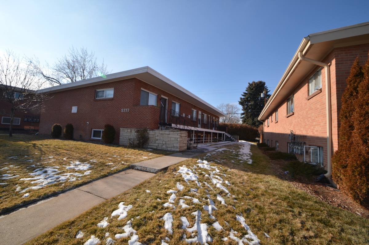 Apartment for rent at 5777 S Bannock St, Littleton, CO 80120