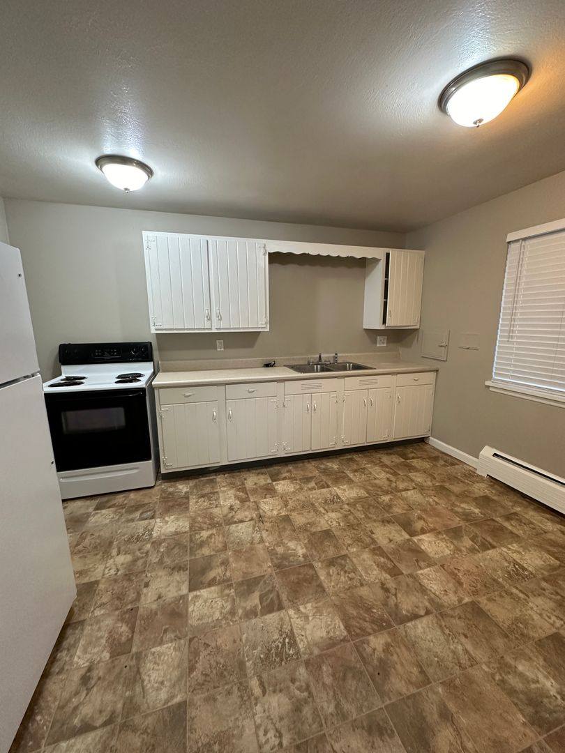 Apartment for rent at 5777 S Bannock St, Littleton, CO 80120