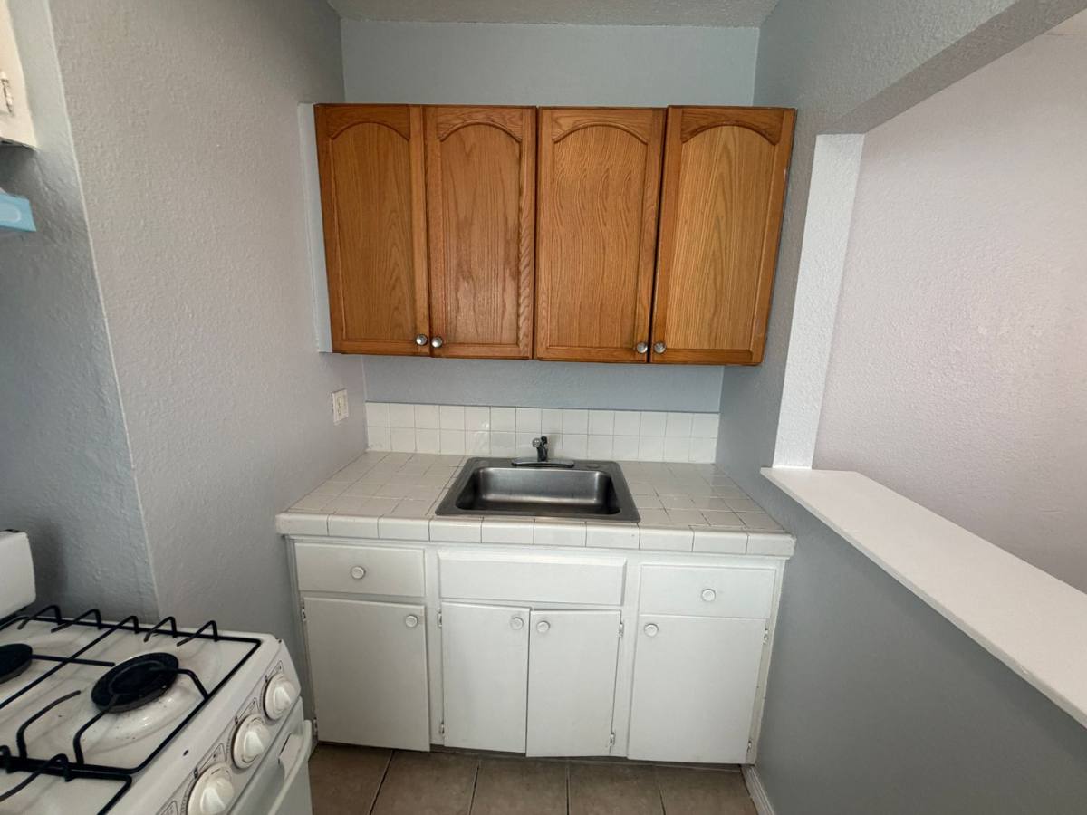 Apartment for rent at 1130 Raymond Ave, Long Beach, CA 90804