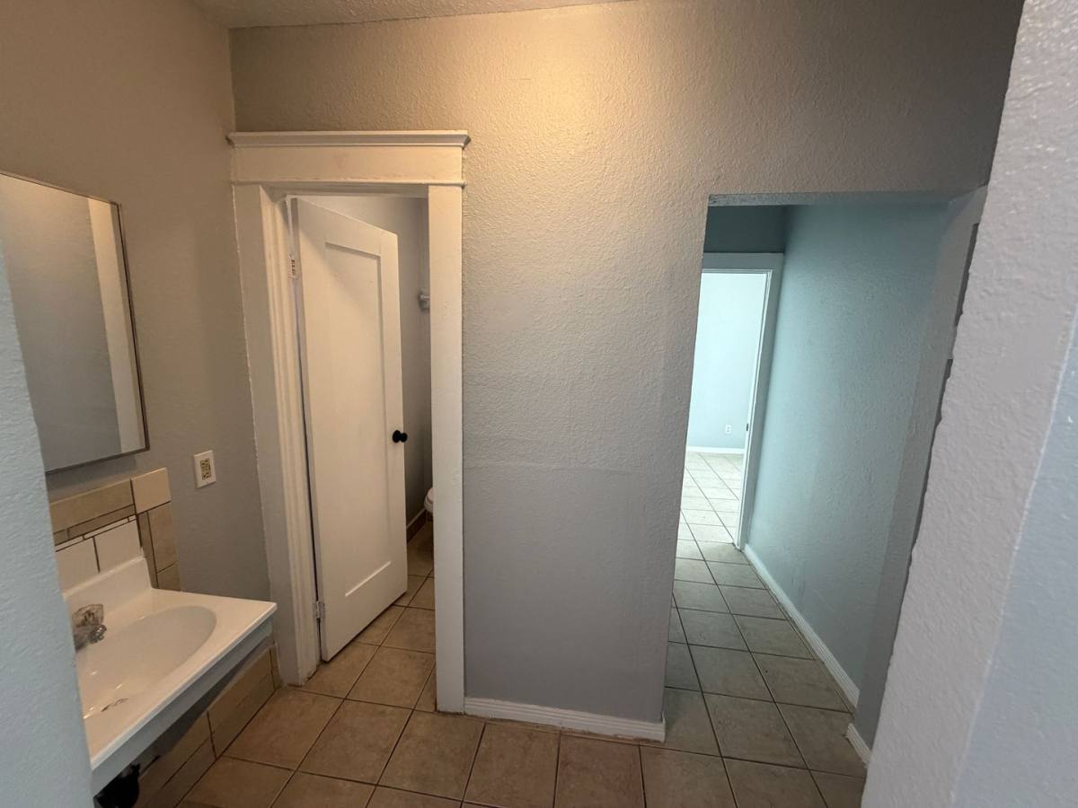 Apartment for rent at 1130 Raymond Ave, Long Beach, CA 90804