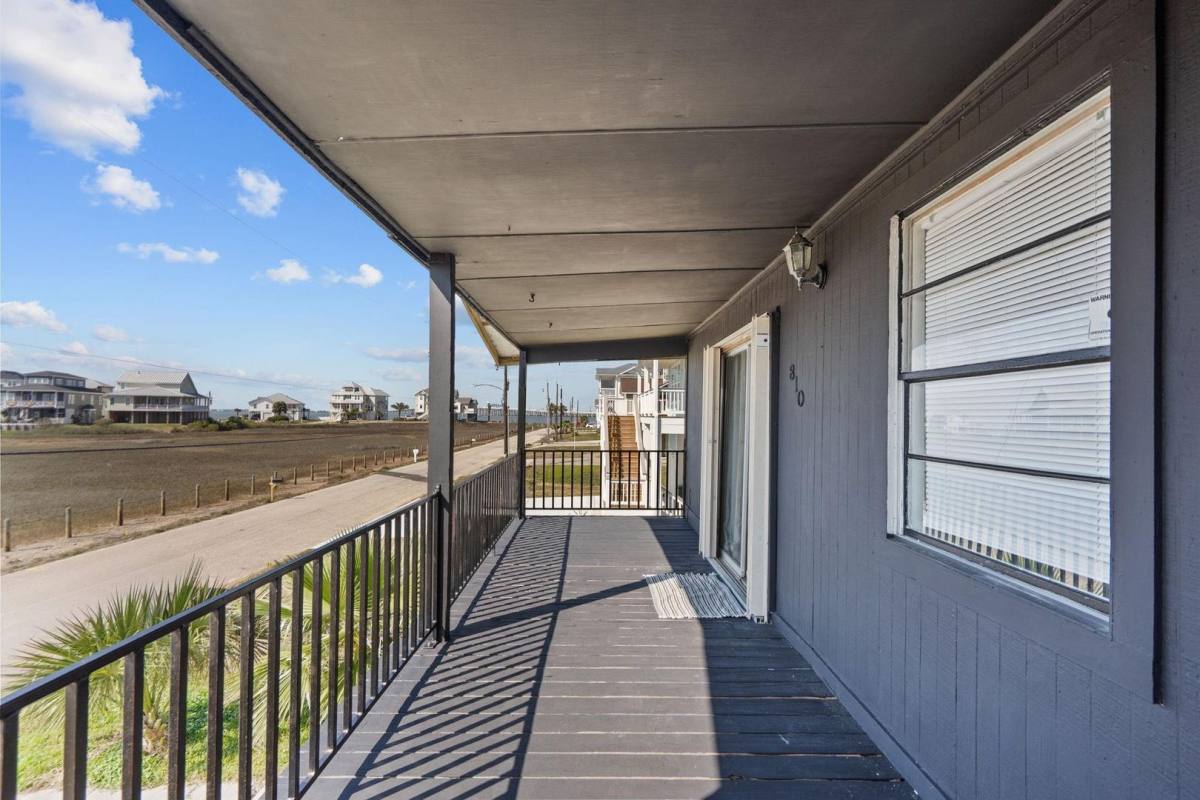 House for rent at 810 93rd St, Galveston, TX 77554