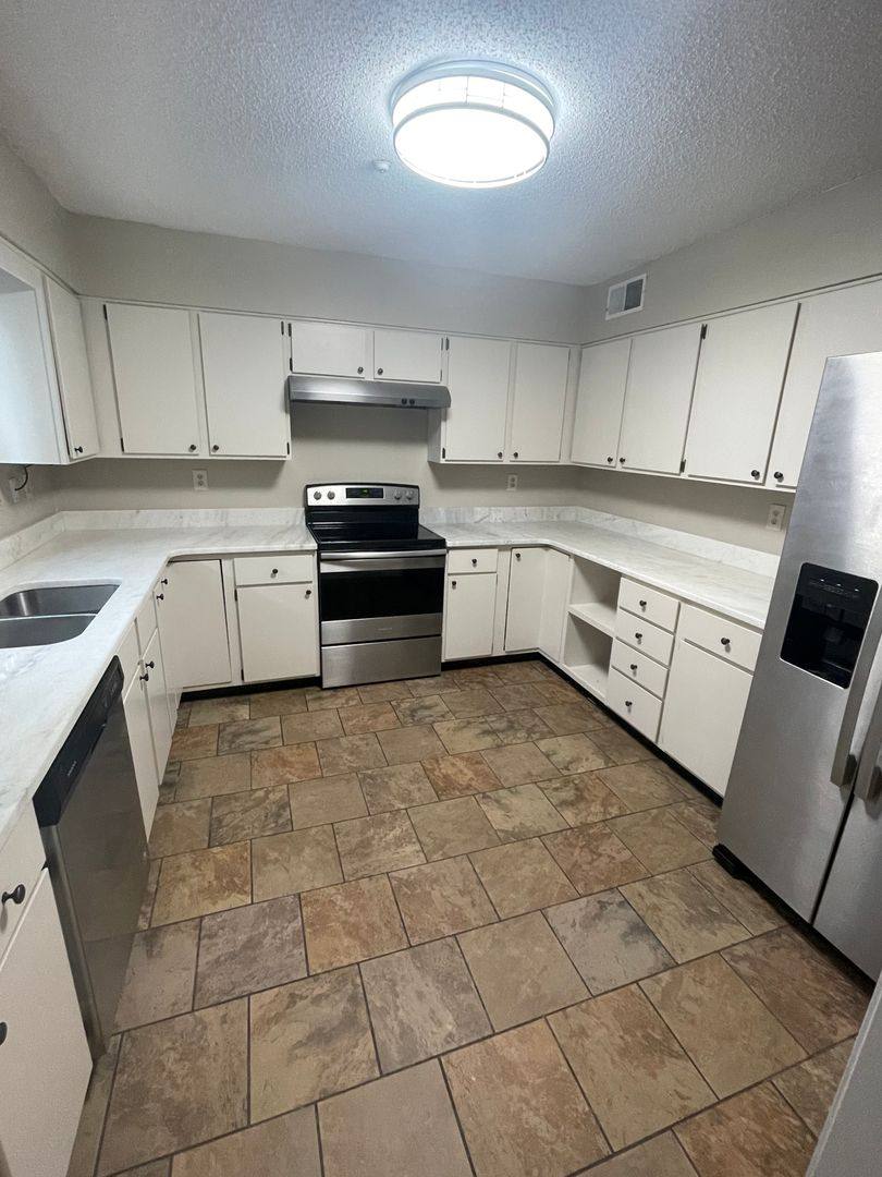 Townhouse for rent at 476 Jack Kramer Dr, Memphis, TN 38117