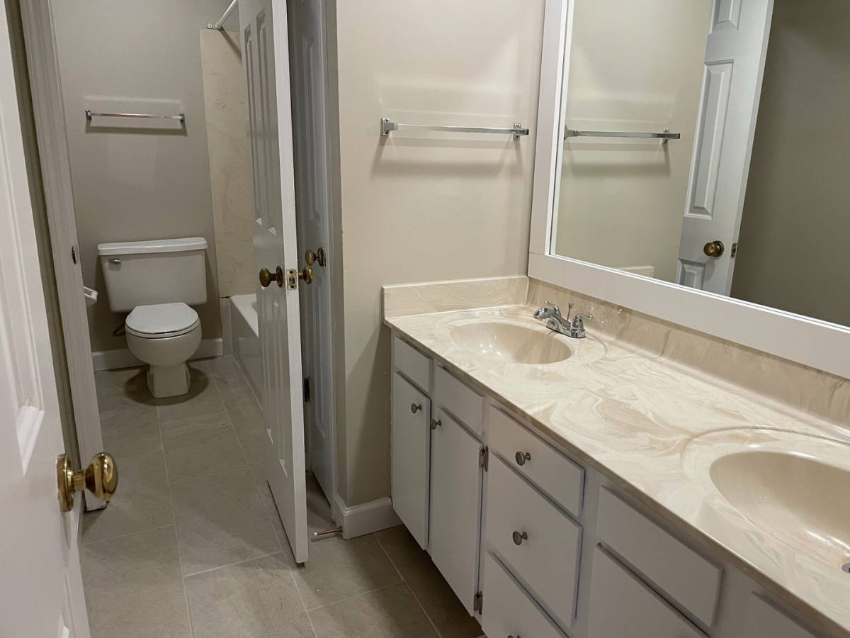 Townhouse for rent at 476 Jack Kramer Dr, Memphis, TN 38117