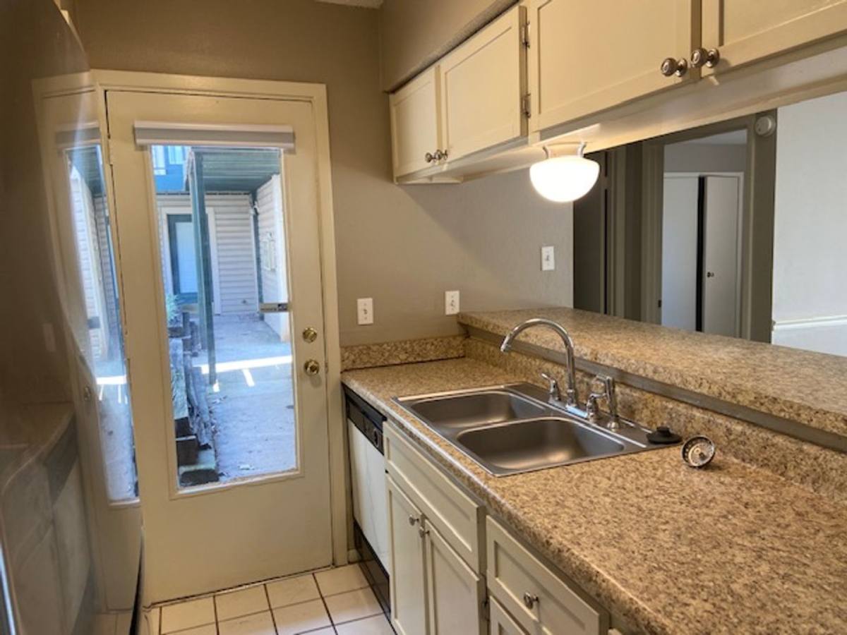Condo for rent at 6680 Whispering Oak Place, Memphis, TN 38120