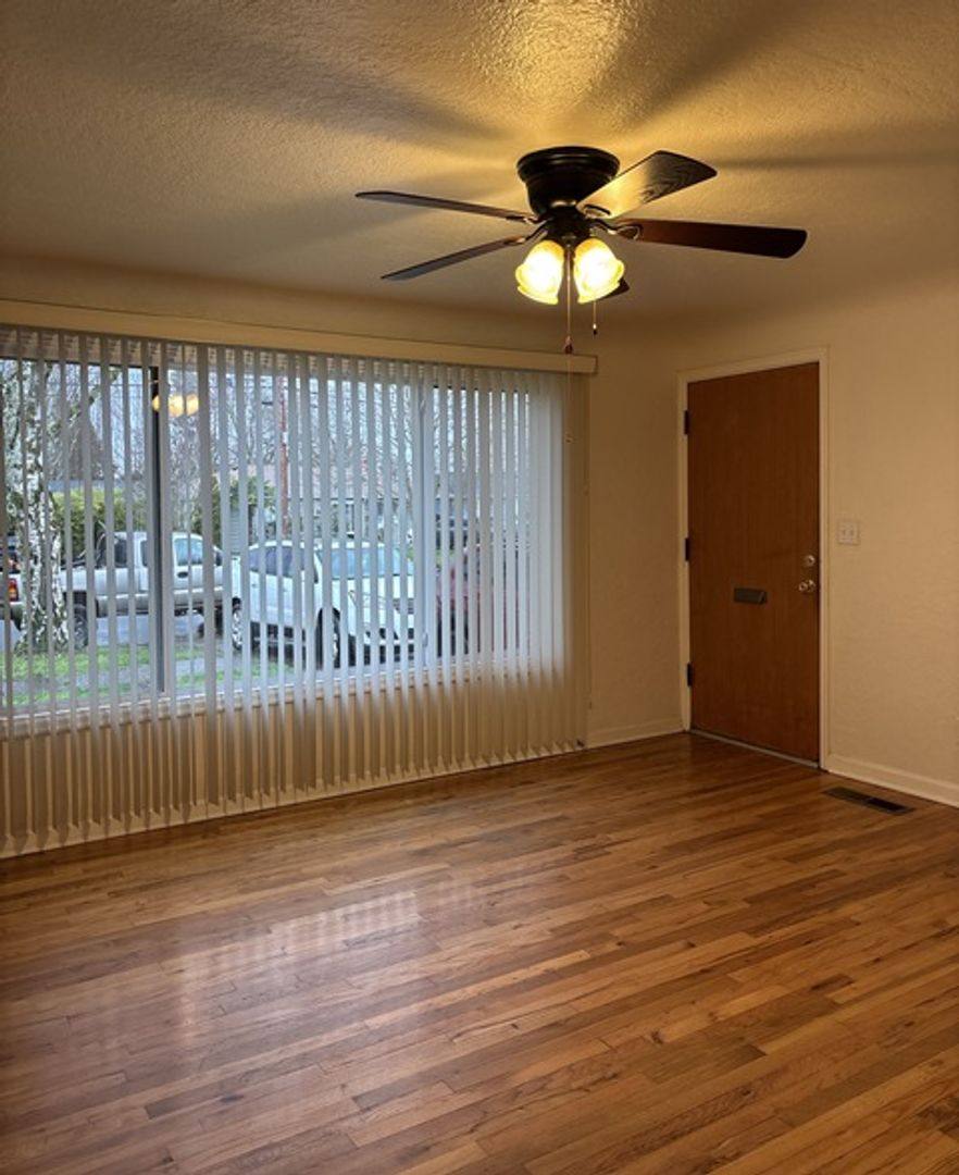 House for rent at 2040 17th St NE, Salem, OR 97301
