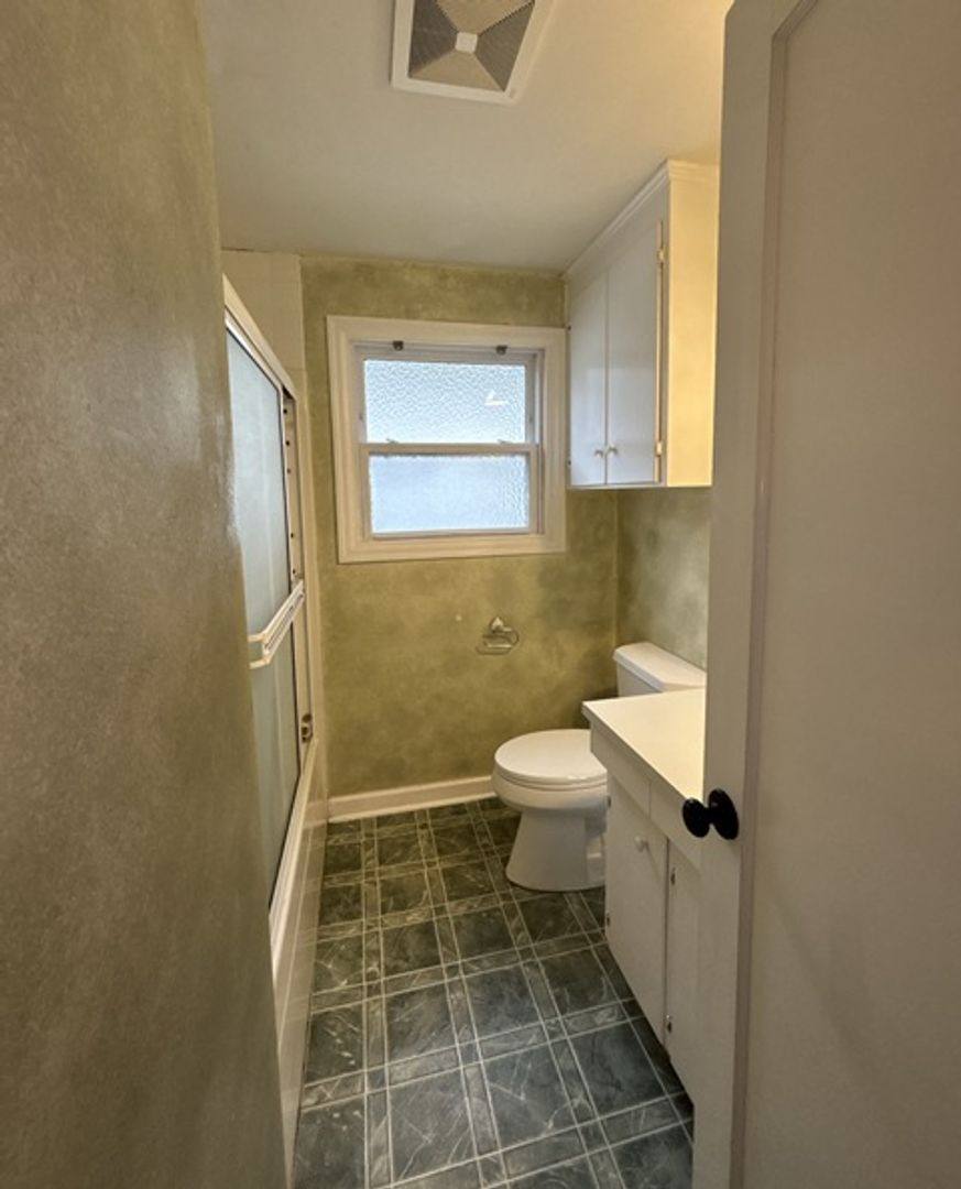 House for rent at 2040 17th St NE, Salem, OR 97301