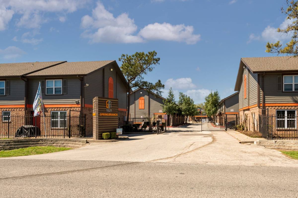 Apartment for rent at 1521 Sherwood Forest, Houston, TX 77043