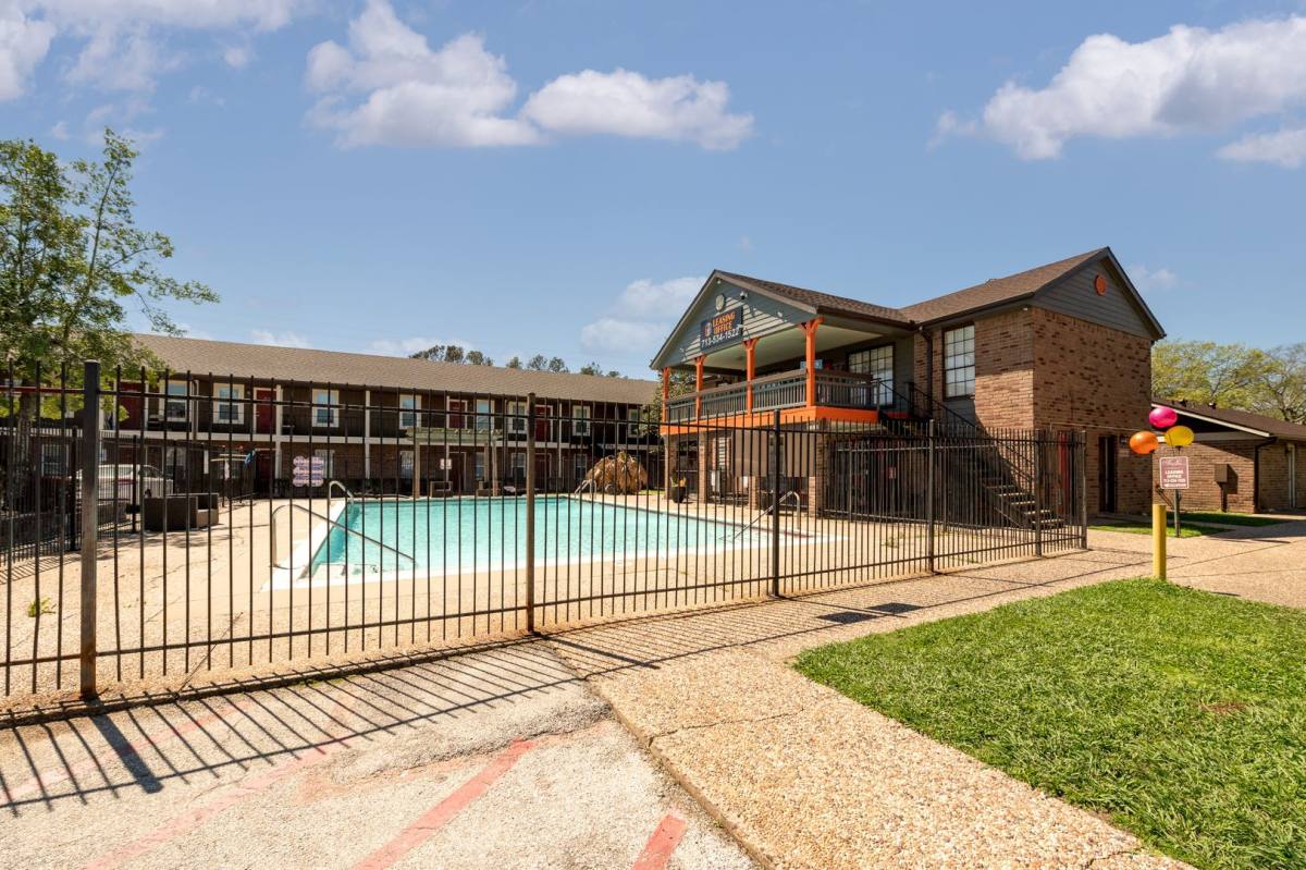 Apartment for rent at 1521 Sherwood Forest, Houston, TX 77043