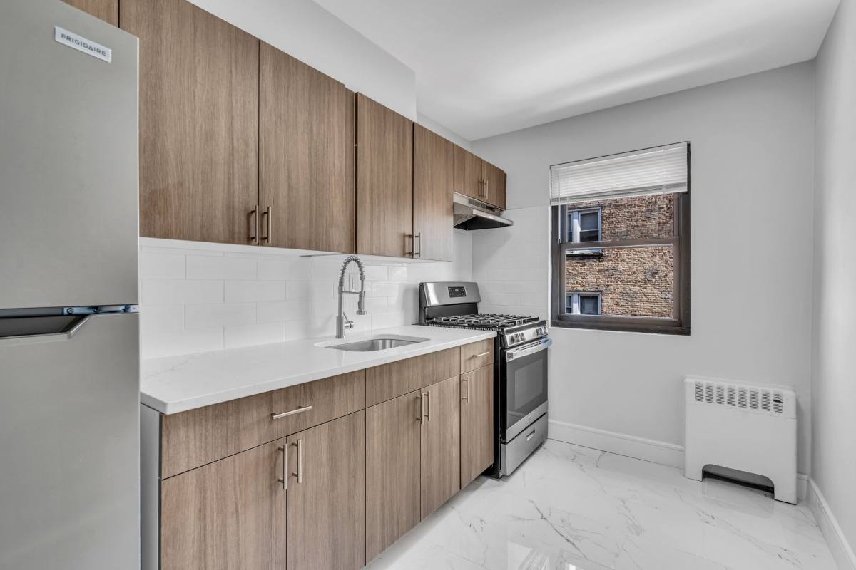 Apartment for rent at 508-542 Broad Ave, Palisades Park, NJ 07650