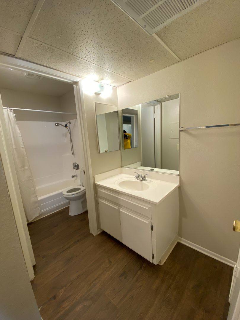 Apartment for rent at 24851 Walnut St, Newhall, CA 91321