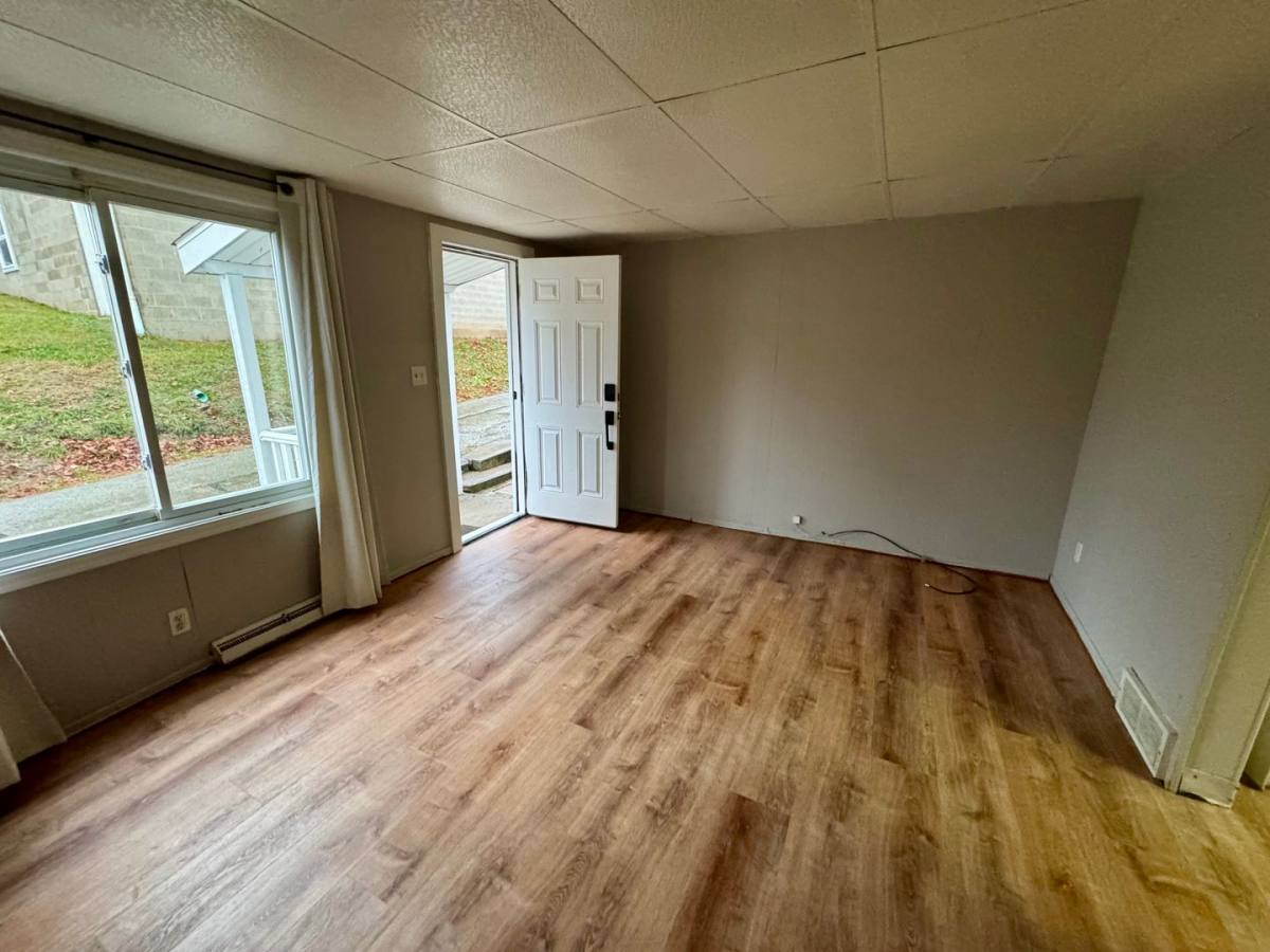 Apartment for rent at 470-474 Spang Ave, Leechburg, PA 15656