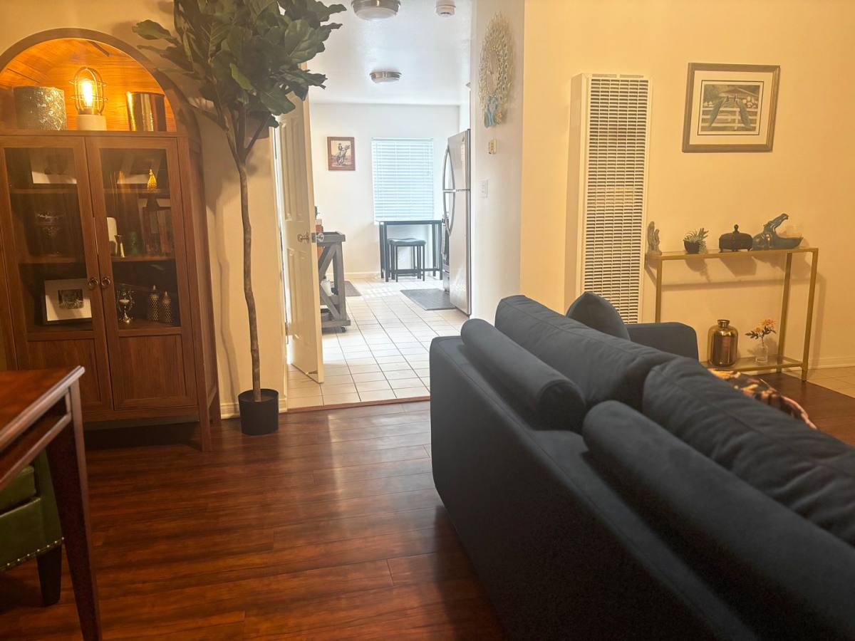 Apartment for rent at 449 W Garfield Ave, Glendale, CA 91204