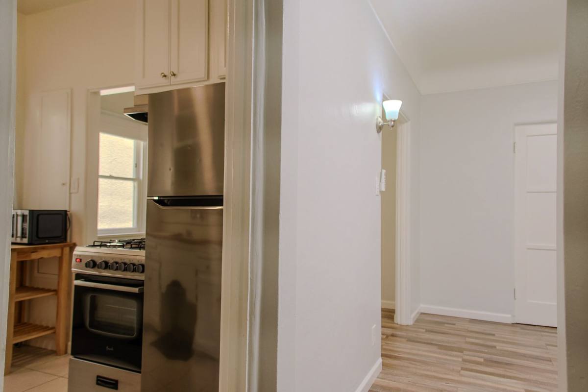 Apartment for rent at 208 N Louise St, Glendale, CA 91206